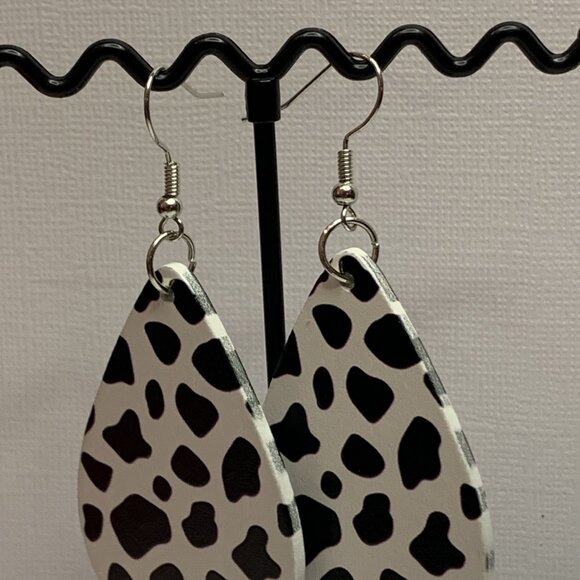 Cow Earrings, Heifer Earring, Gift Idea, Cow Print, Cow Jewelry, Silly Earring - Picture 3 of 4